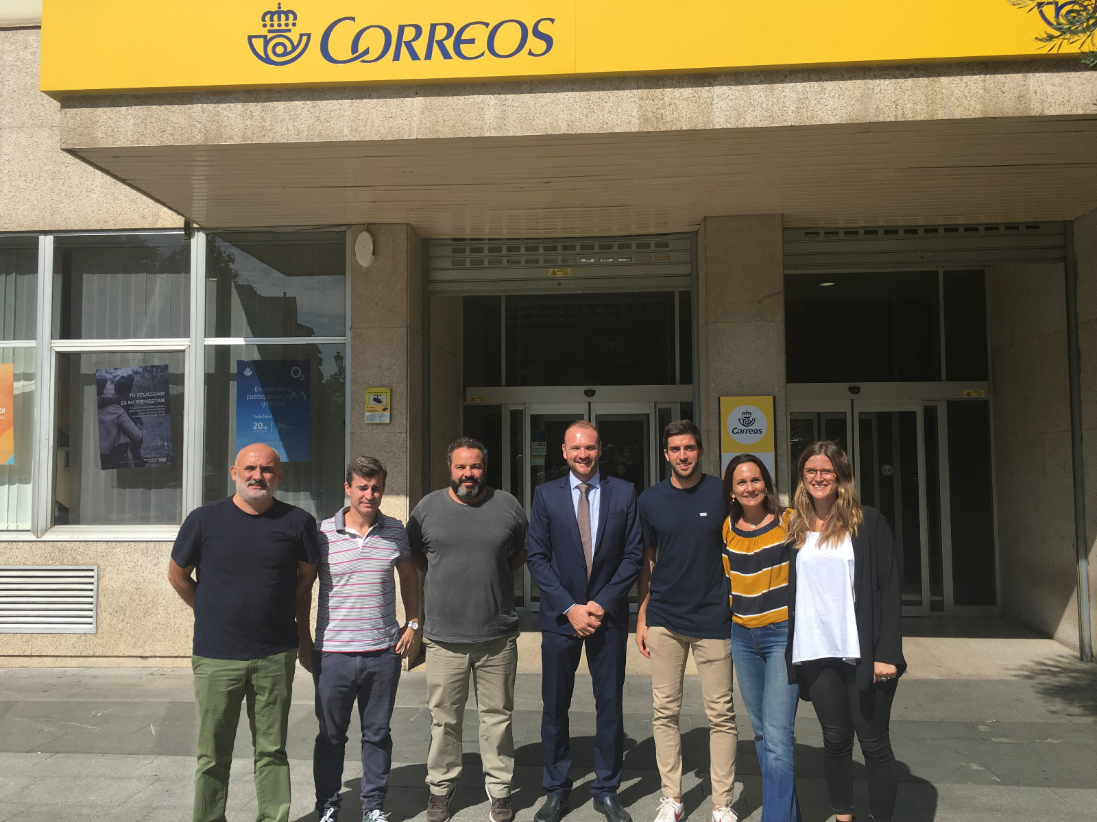 El equipo investigador se reune con CORREOS para definir el próximo experimento mercancías en Cáceres